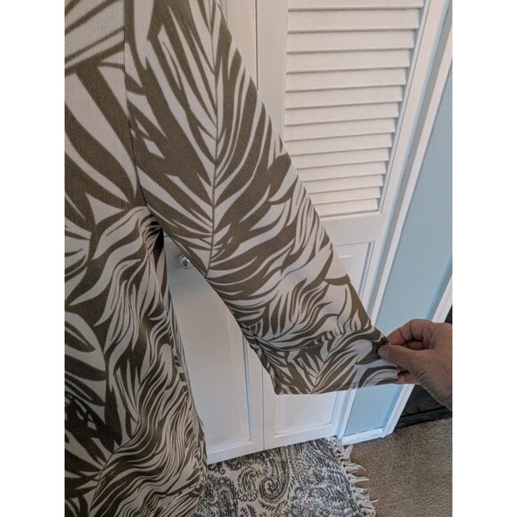 CHICO'S Travelers Jacket Top Women's M/8-10 Slinky Stretch Khaki Leaf Print $118 - Picture 4 of 11